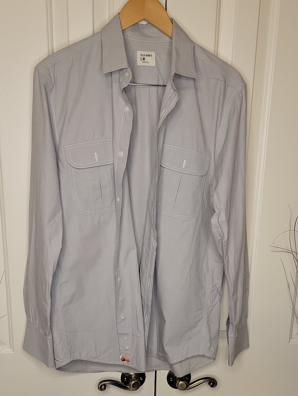 Old Navy Medium Light Gray Button-Up Shirt